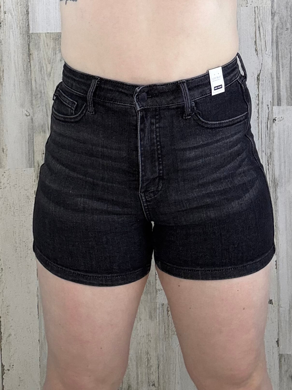 Judy Blue: Lindy Dark Wash Shorts